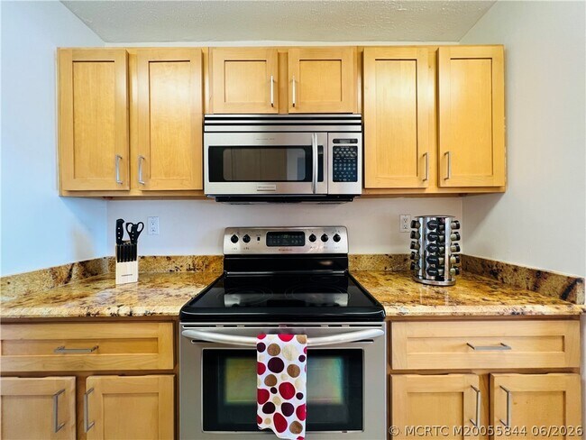 Building Photo - 10044 S Ocean Dr