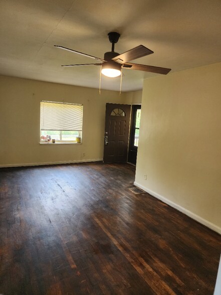Building Photo - 3417 Riverside Dr
