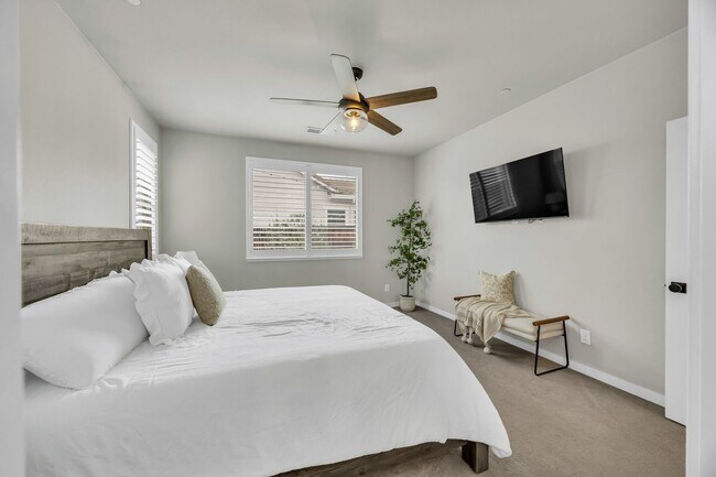 Building Photo - Newer Home on Large Corner Lot with Lots of Natural Light!