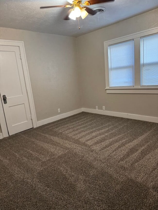 Building Photo - Gables Home