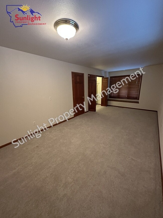 Building Photo - 4-Bedroom Retreat with 3.5 Baths in Billings – 4,378 Sq. Ft. of Comfort on Rimrock Road!