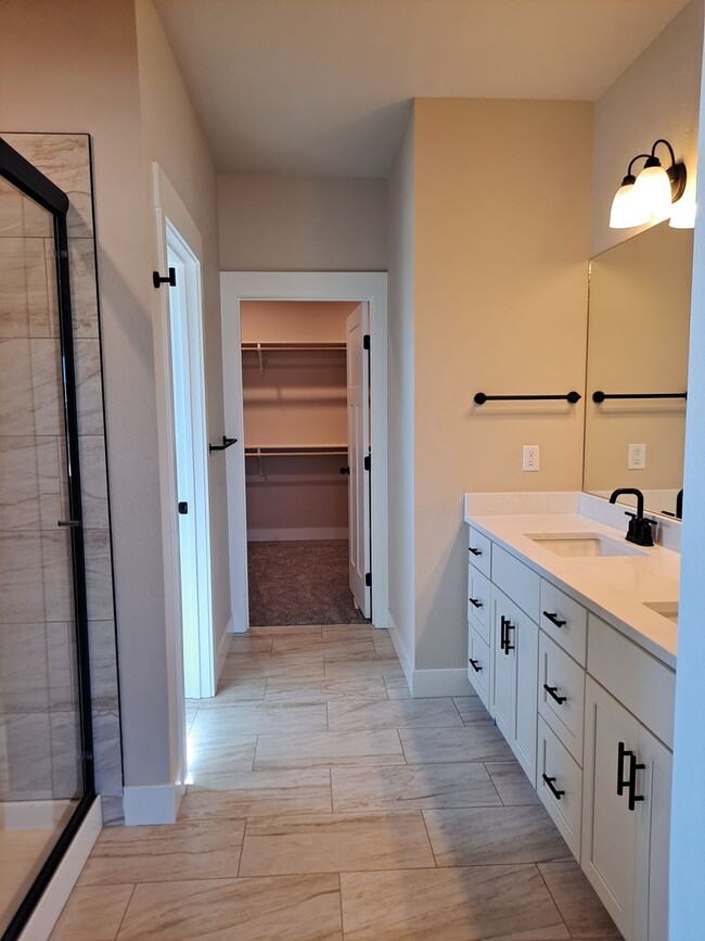 Building Photo - 697 Cabaret Dr