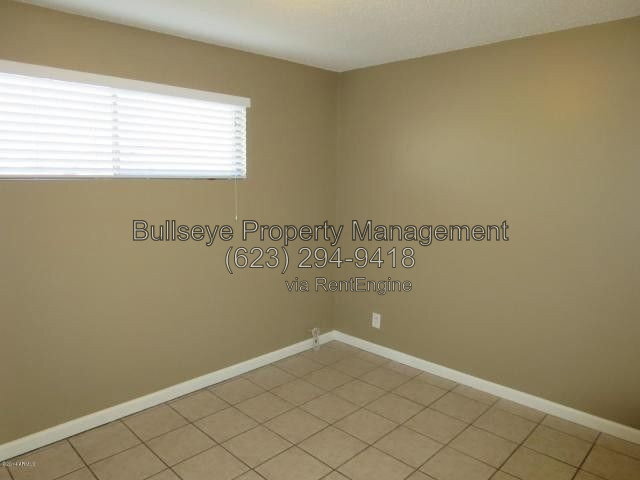 Building Photo - 1901 S Farmer Ave
