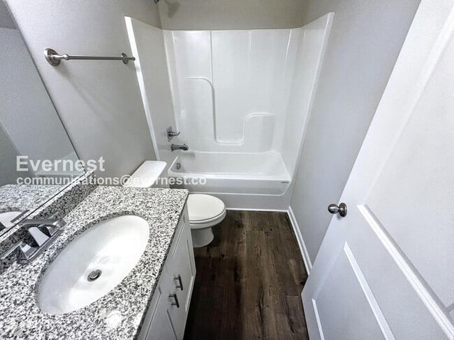 Building Photo - 223 Tara Ct