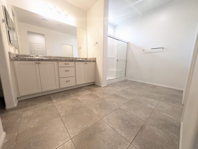 Building Photo - 4811 Shady Chestnut Ct