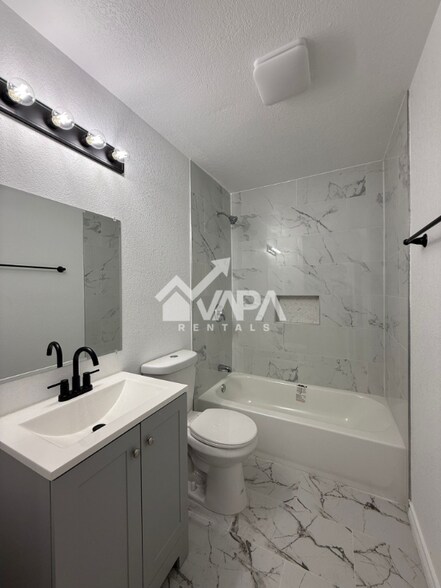 Building Photo - 315 Jamaica Dr