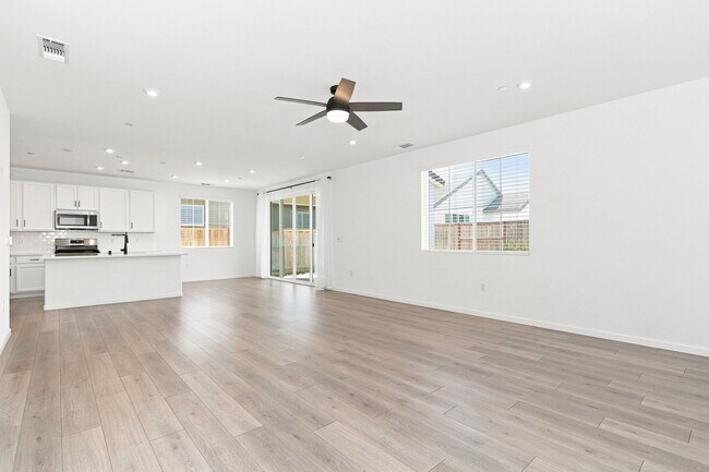 Building Photo - 516 Silver Cloud Ct