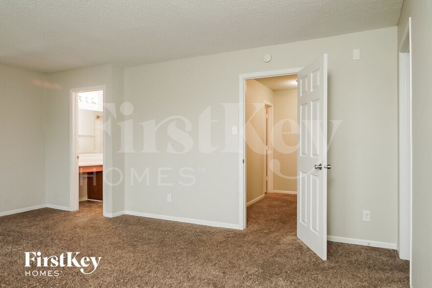 Building Photo - 6140 Monteo Dr