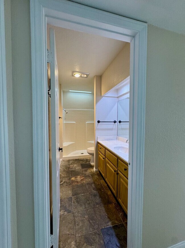 Building Photo - 3-Bedroom Condo with Spectacular Views in ...