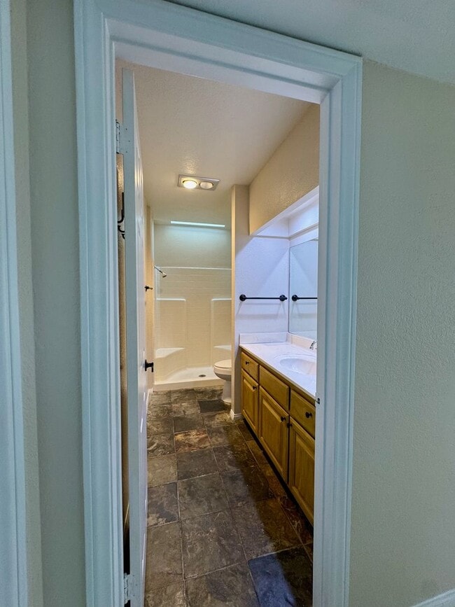 Building Photo - 3-Bedroom Condo with Spectacular Views in Riverview Bluffs