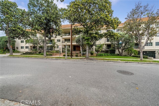 Building Photo - 420 S Madison Ave