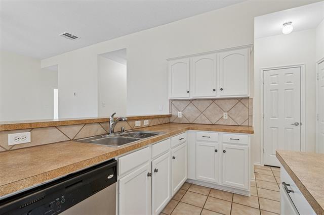 Building Photo - 9937 Tanglebrush Dr