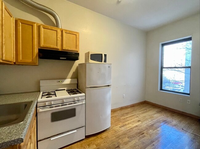 Building Photo - 133 E 110th St