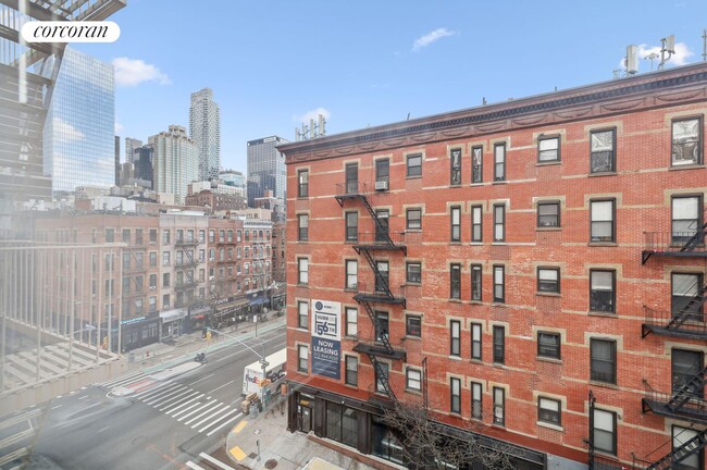 Building Photo - 401 W 56th St