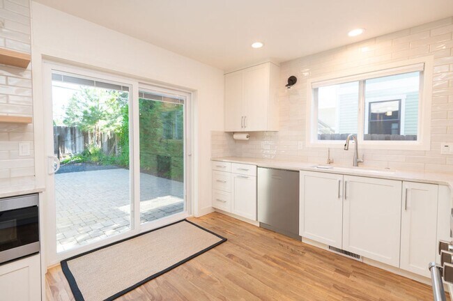 Building Photo - Quintessential Bend Living - 3 Bed | 2 Bat...