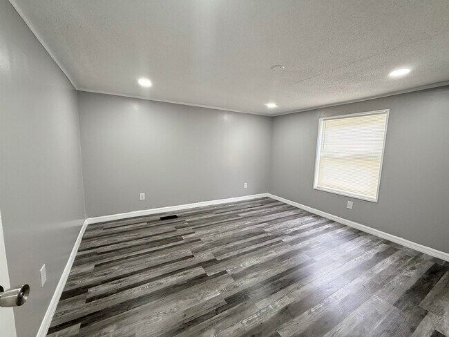Building Photo - 5050 Box Wood Ct