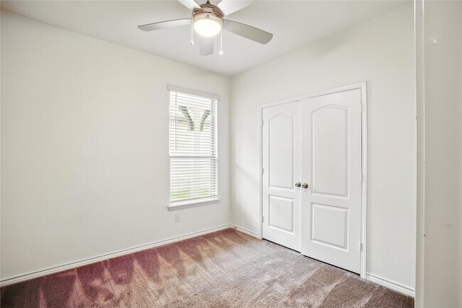 Building Photo - 604 Bronze Forest Dr