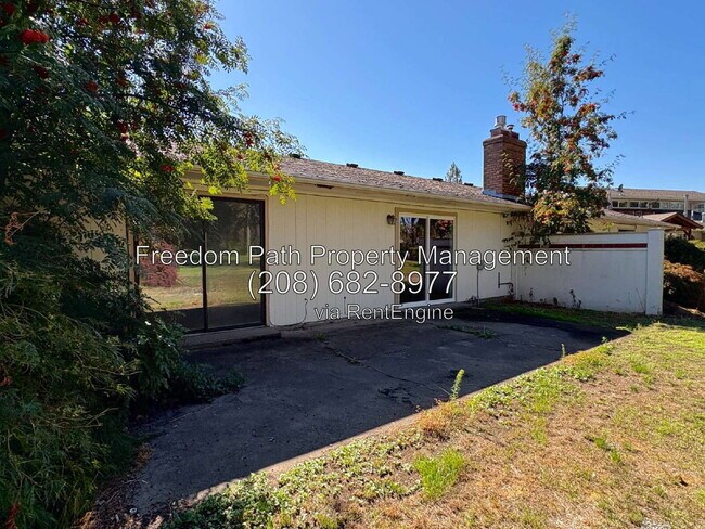 Building Photo - 2753 Fairway Dr
