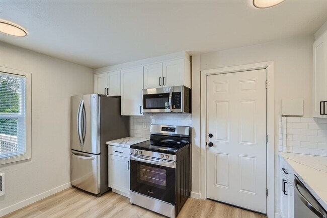 Building Photo - New Price!! Newly Remodeled 2BR/1BA House ...