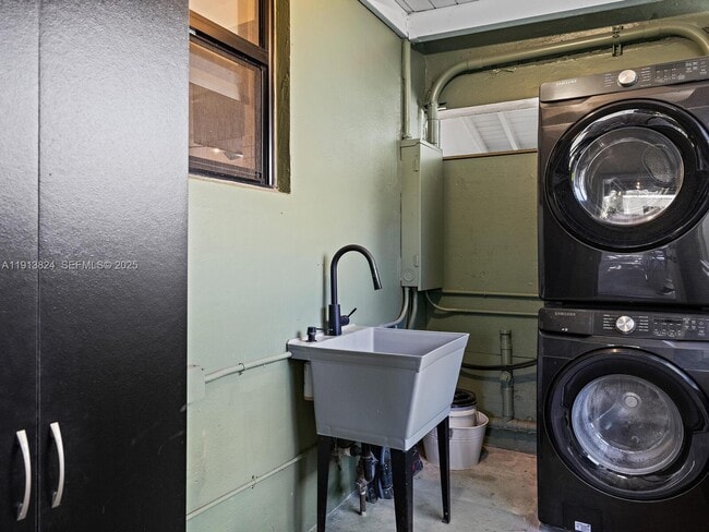 Building Photo - 1009 NW 11th Ct