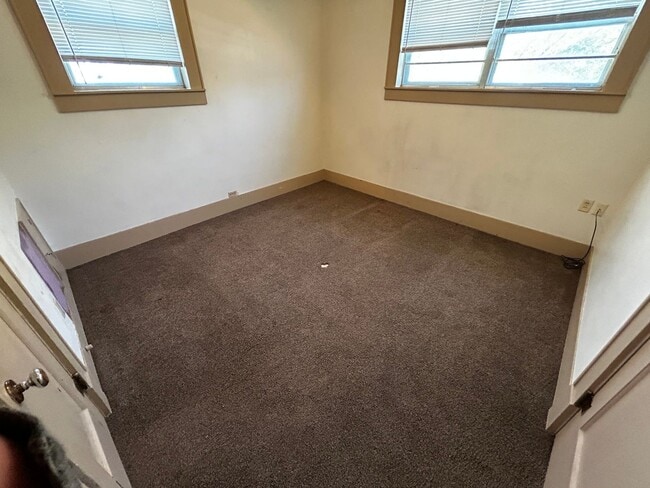 Building Photo - 826 E N 15th St