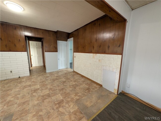 Building Photo - 627 Deer St