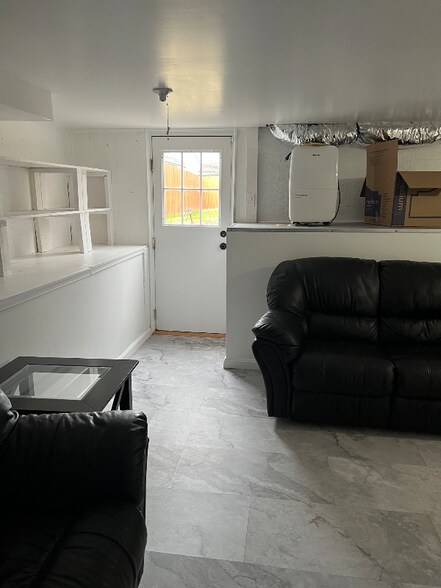 Building Photo - 454 Hanson Ave