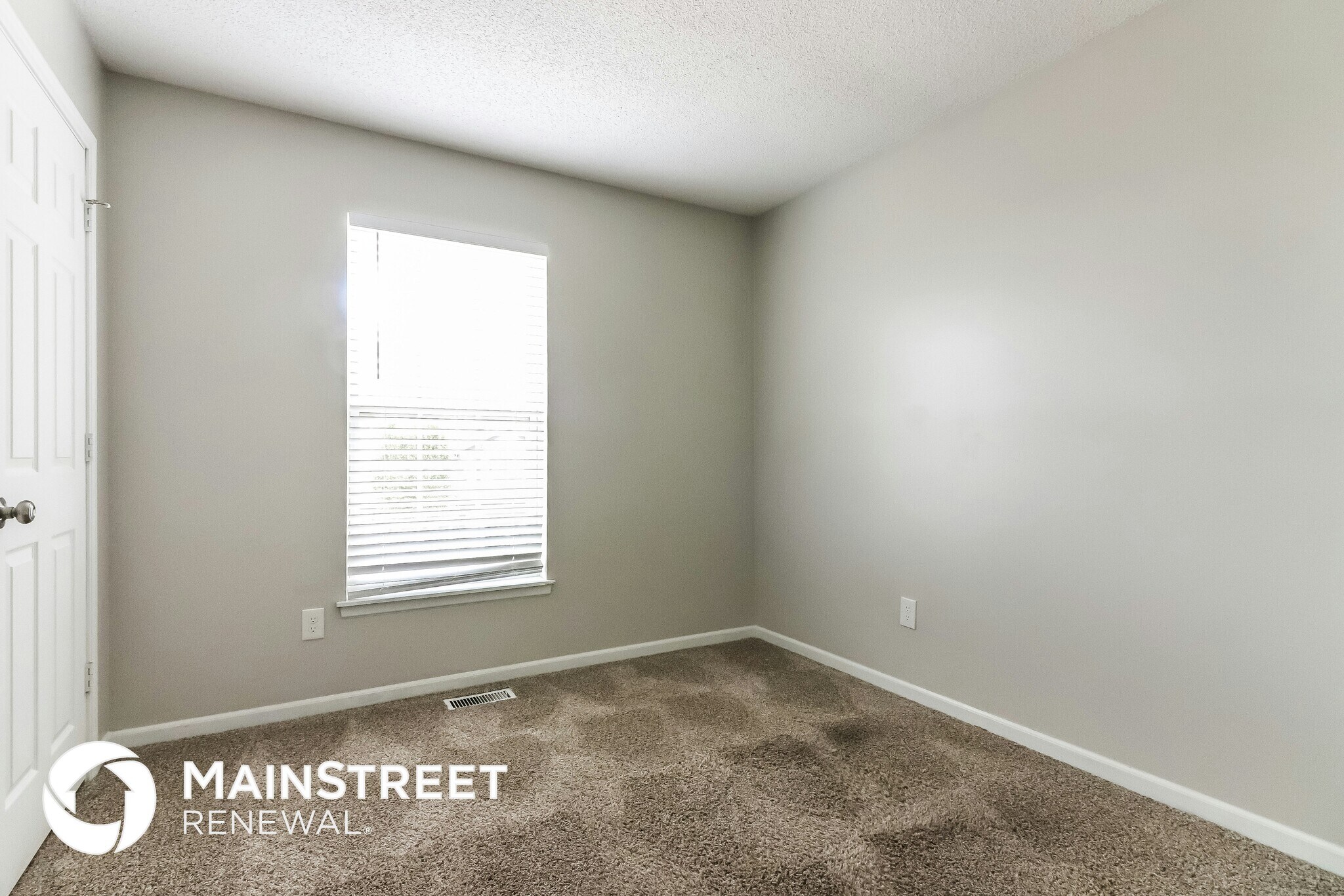 Building Photo - 1475 NW Yankee Dr