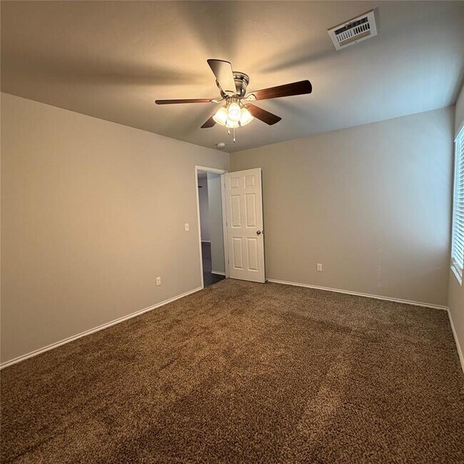 Building Photo - 2044 Autumn Way