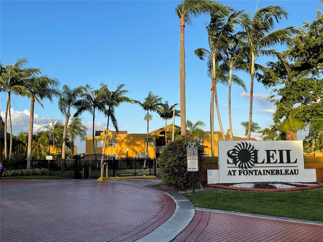 Building Photo - 9711 Fontainebleau Blvd