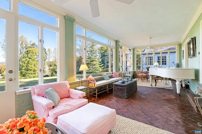 Building Photo - 640 Ivy Ln