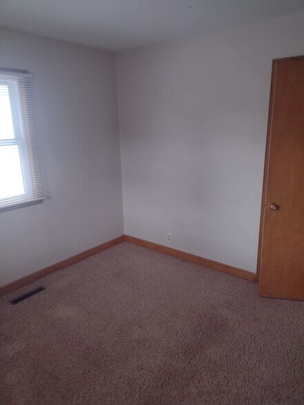 Building Photo - 403 Grove St