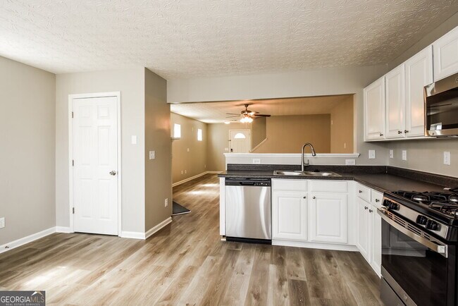 Building Photo - 593 Arrowhead Dr