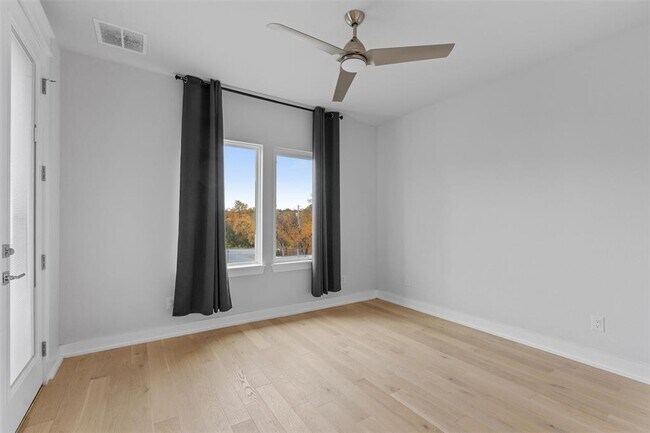 Building Photo - 5002 Pecan Springs Rd