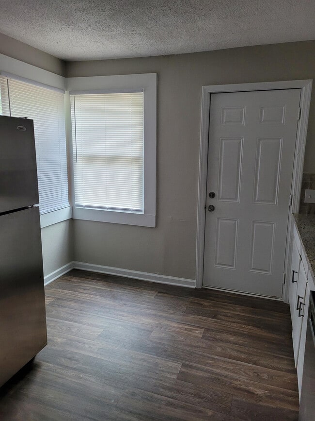 Building Photo - 332 S Bull St