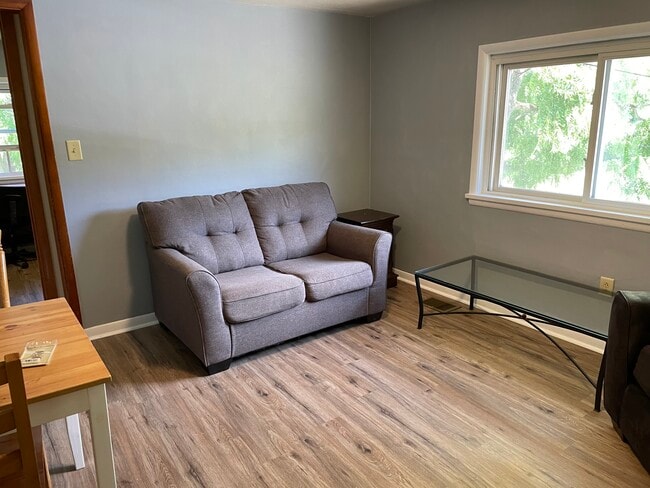 Building Photo - 159 Kendall Ave