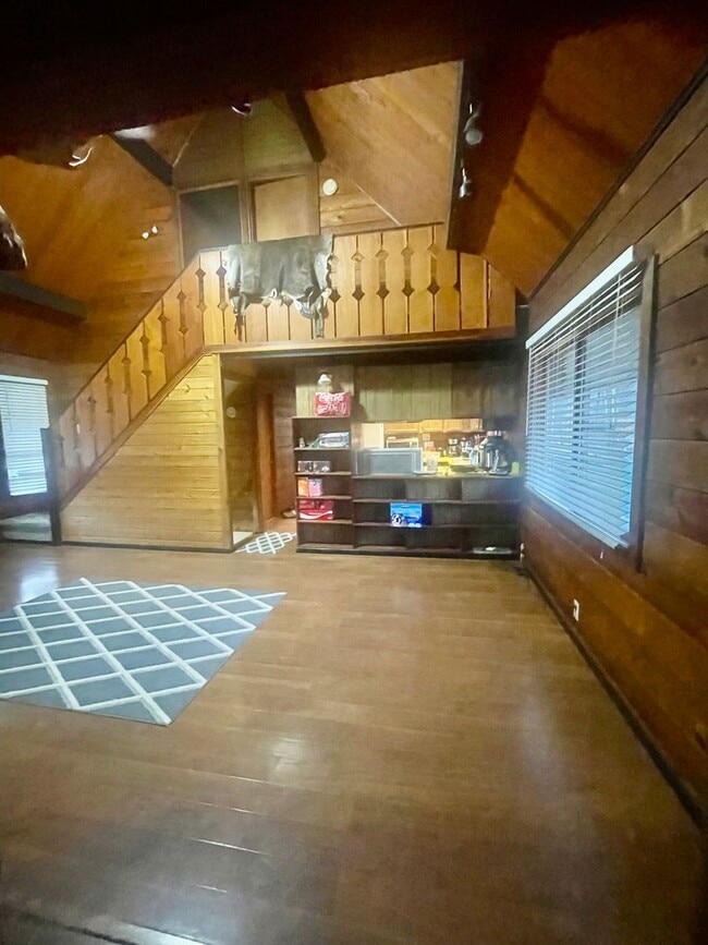 Building Photo - Serene Lakeside escape with direct lake ac...