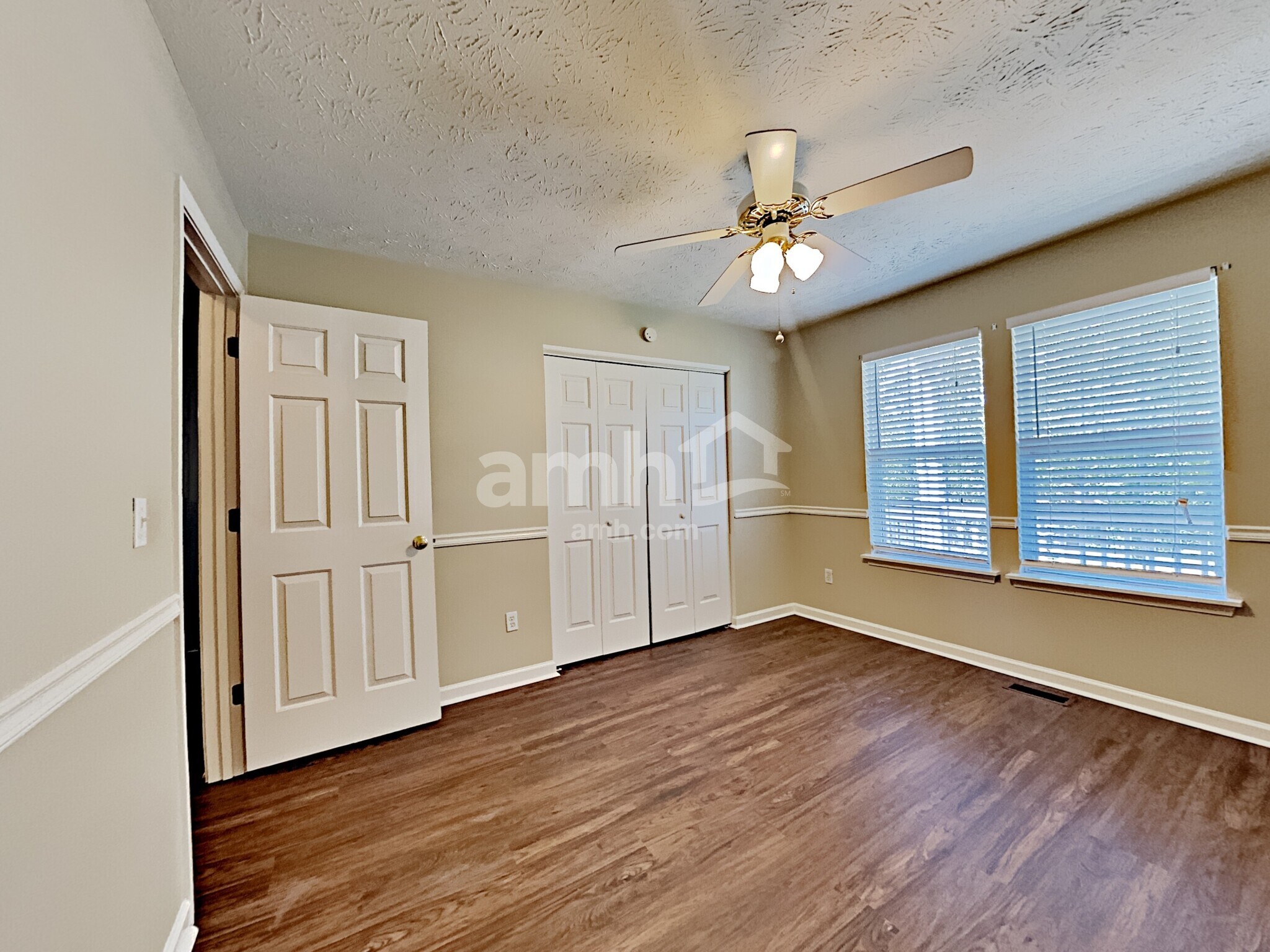 Building Photo - 227 Starlyn Dr