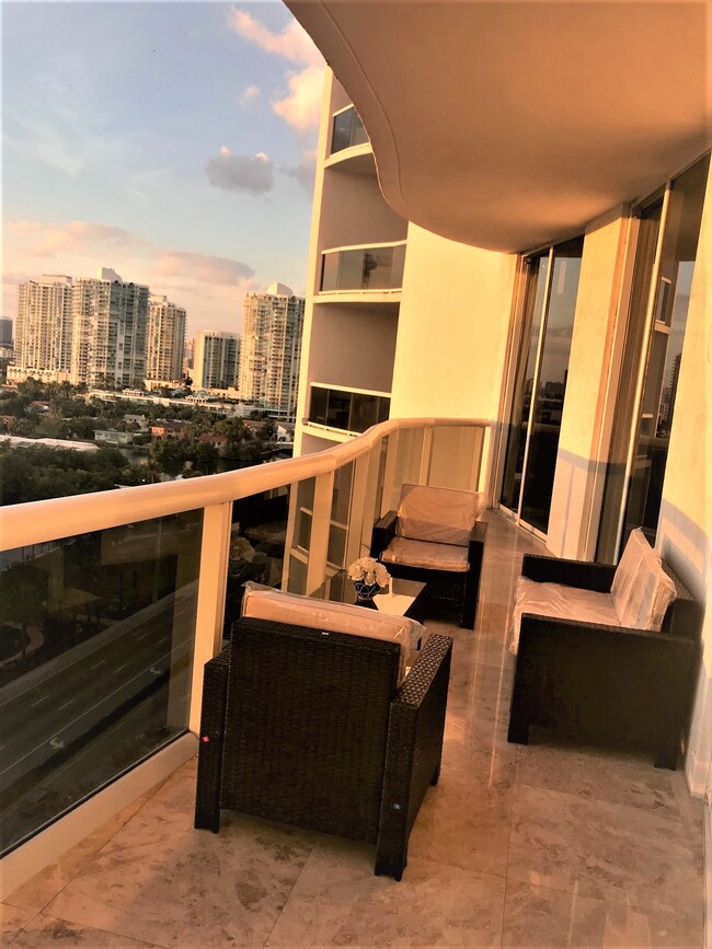 Balcony - 15901 Collins Ave