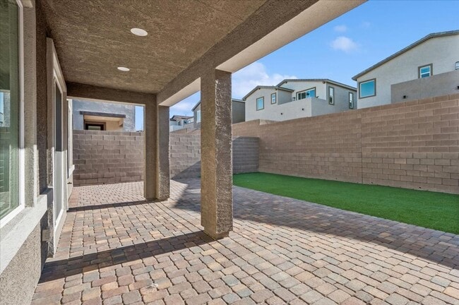 Building Photo - Beautiful New Home in Black Mountain Planned Community