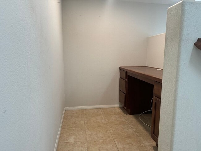 Building Photo - ONE MONTH FREE RENT! Beautiful 4 bedroom, ...
