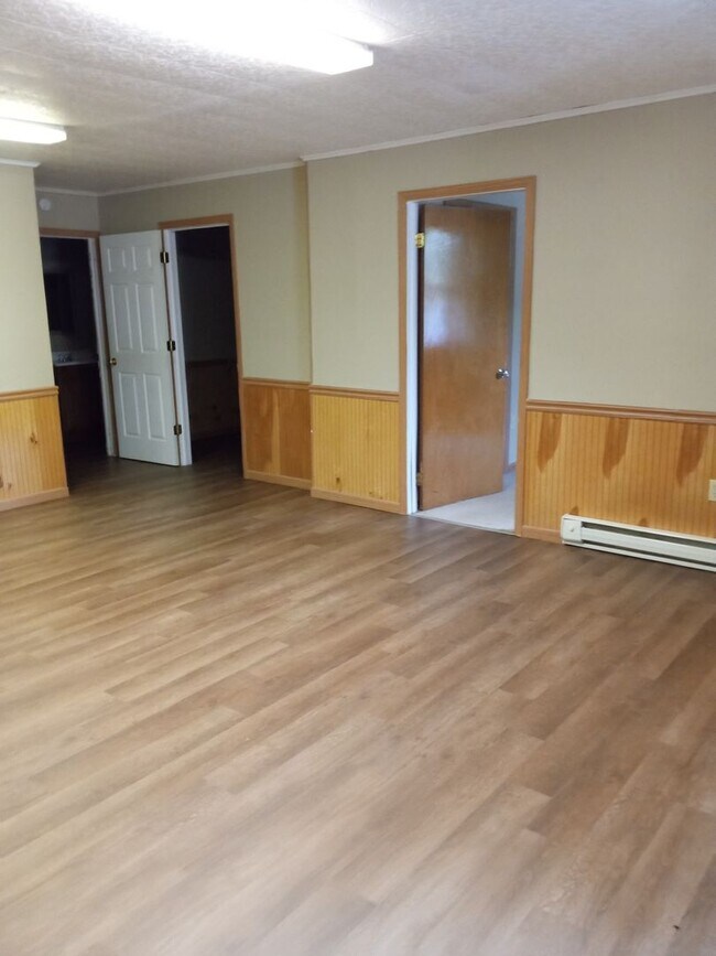 Building Photo - Red Peak  Hogback