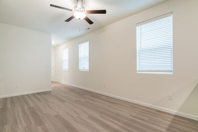 Building Photo - Super clean & spacious 4-bdrm/3-bath townhome in NE—Attached garage, great location