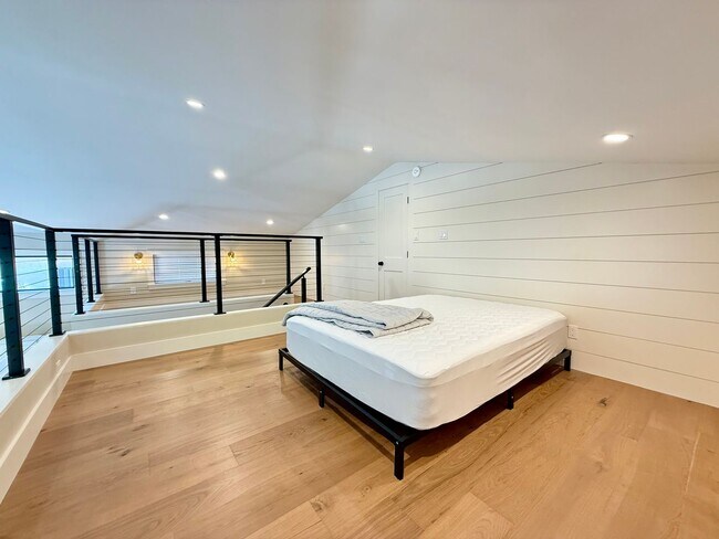 Building Photo - Beautiful Furnished New Construction Calis...