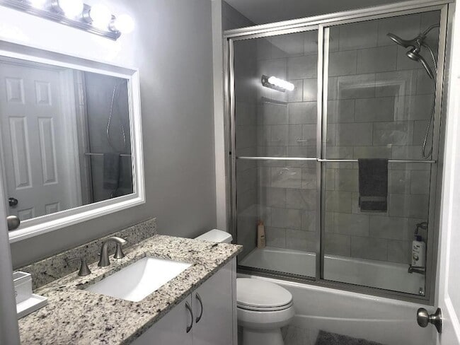 Building Photo - 511 W Pine St