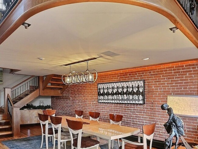 Building Photo - Available November 12