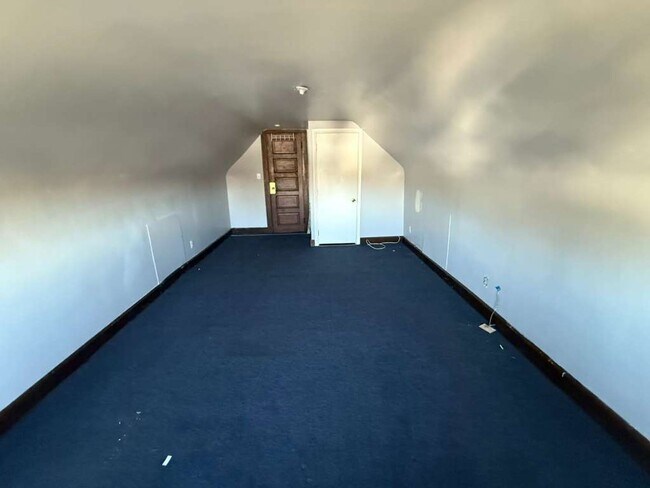 Building Photo - 4913 E 85th St