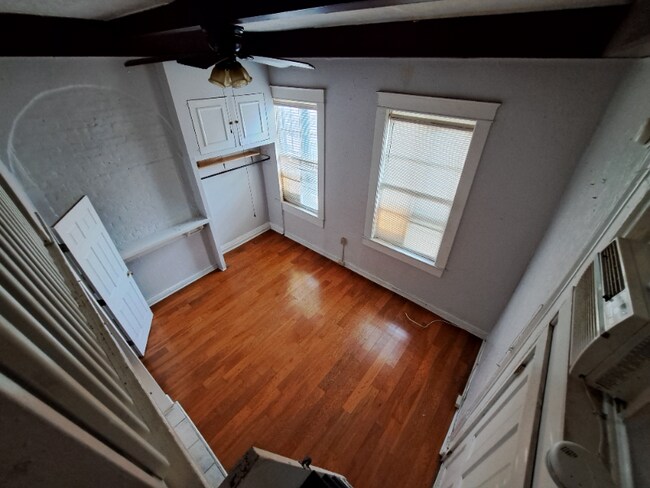 Building Photo - 929 Dumaine St