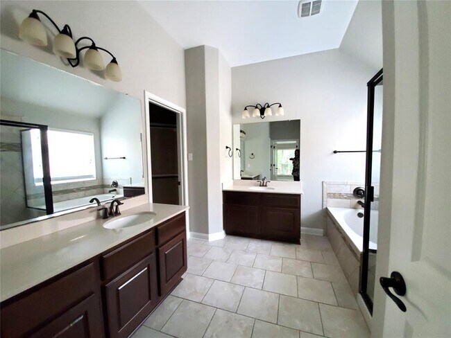 Building Photo - 603 Spanish Mustang Dr