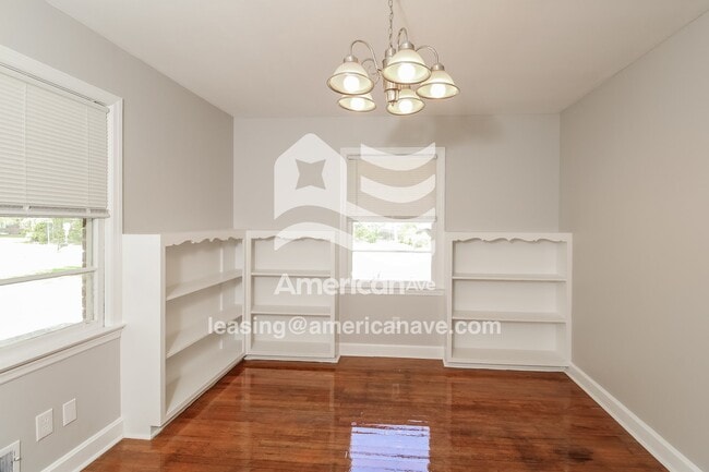Building Photo - 1506 Cedar Terrace